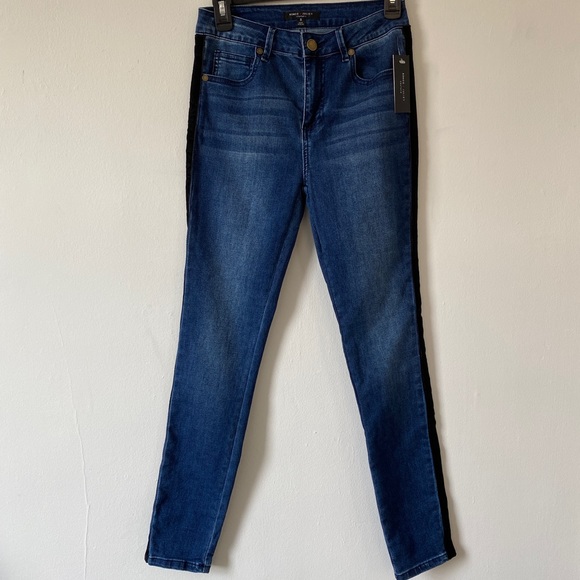 NWT. Romeo and Juliet Couture Blue Jeans Size S - Picture 2 of 4